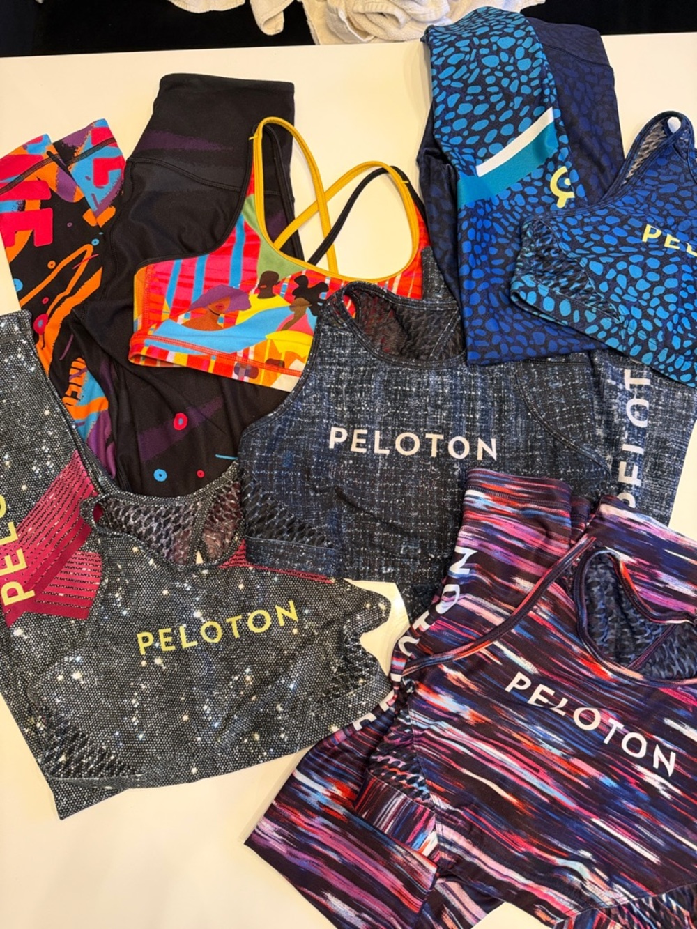 Peloton 5 Sets, Multicolor & Blue Printed Sports Tops and Bras